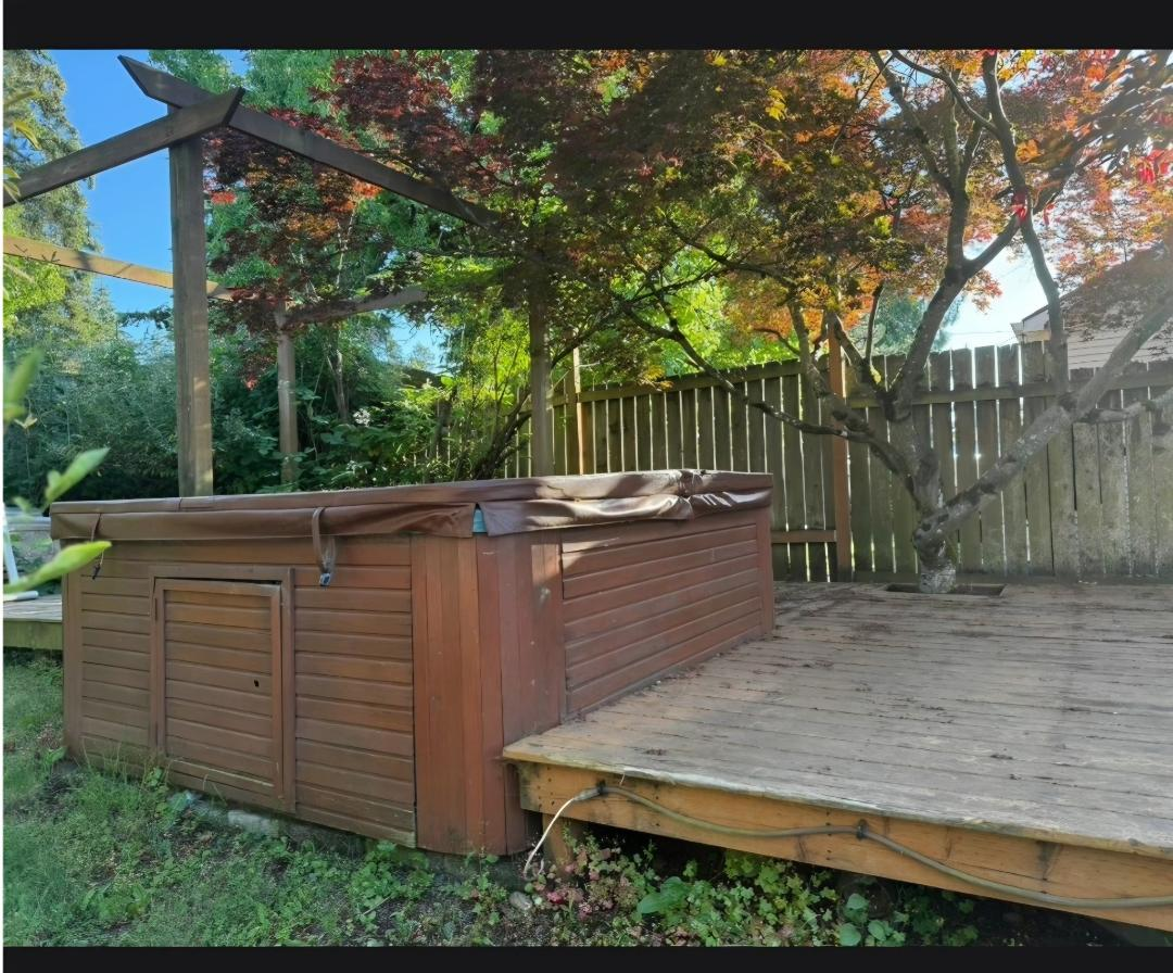Before: Old hot tub taking over the deck